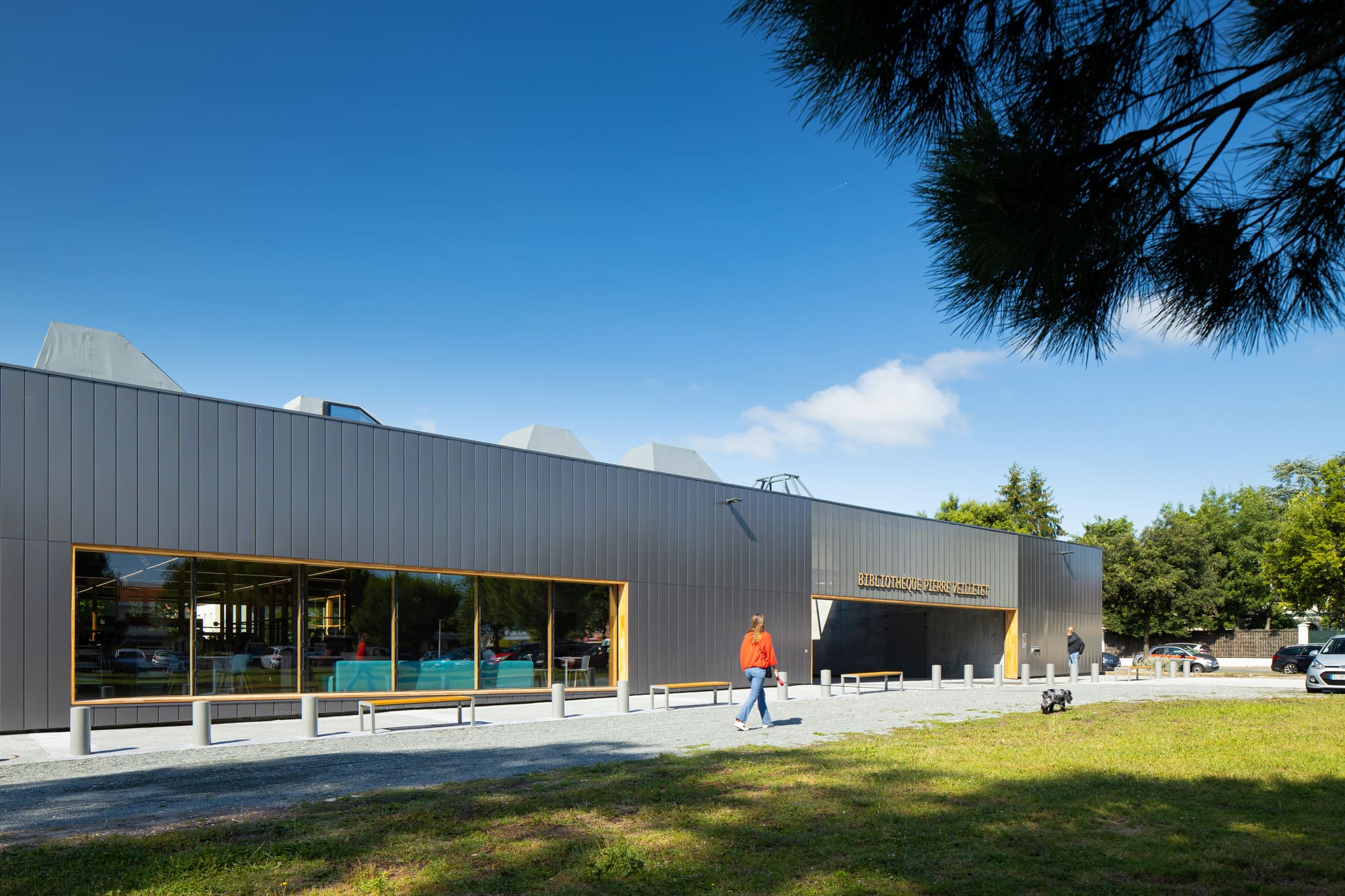 Pierre Veilletet Library in Bordeaux