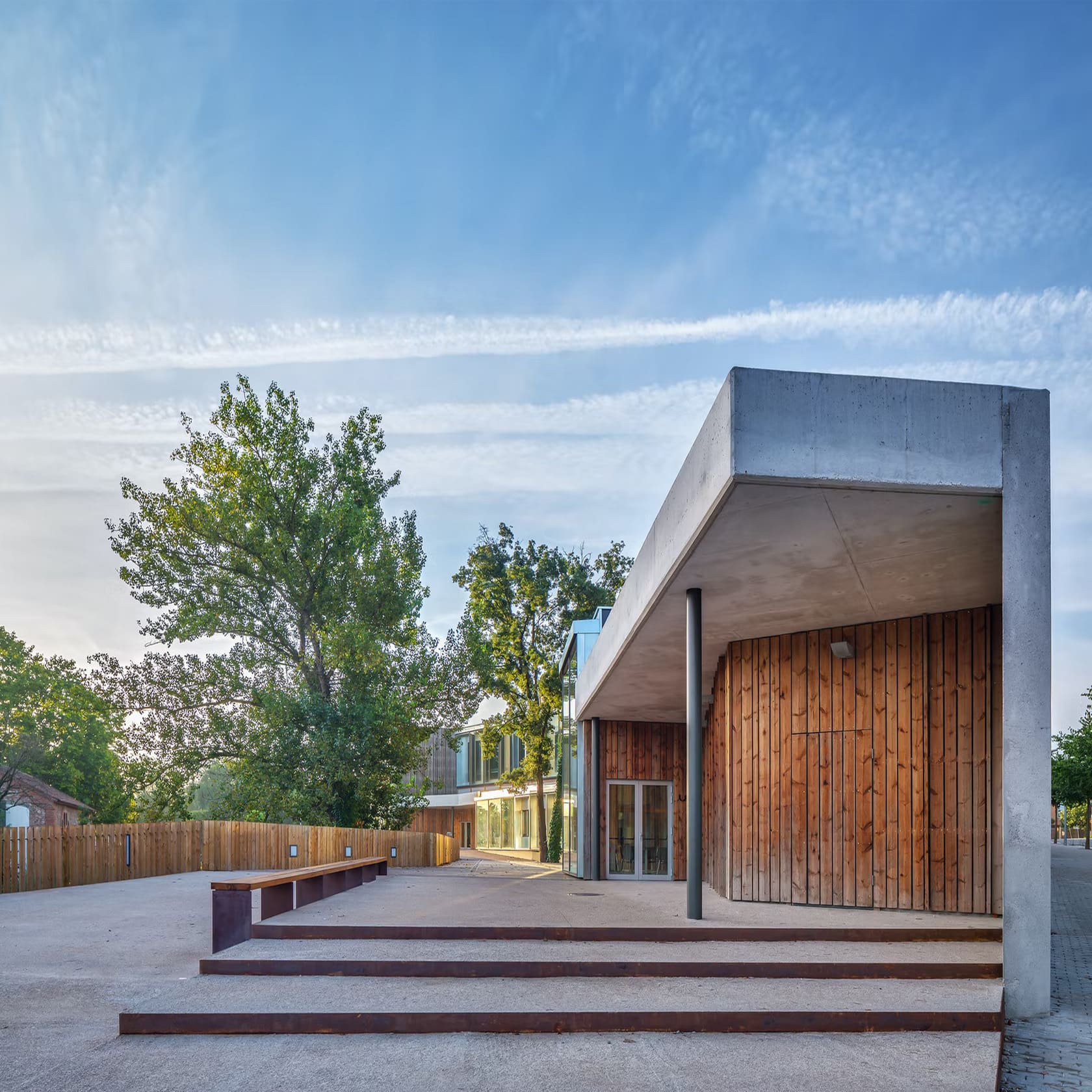 ’El Roure’ Community Center and 'La Ginesta’ Library