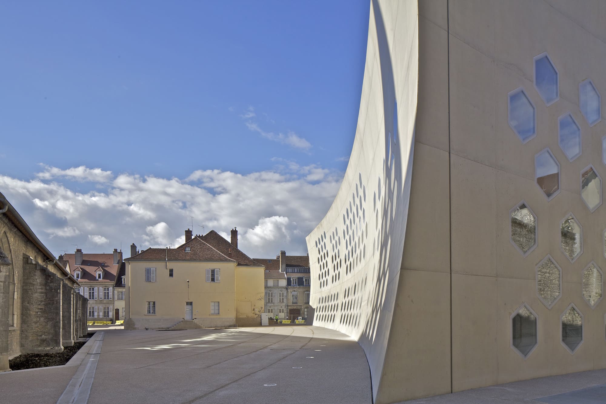 Lons le Saunier Mediatheque