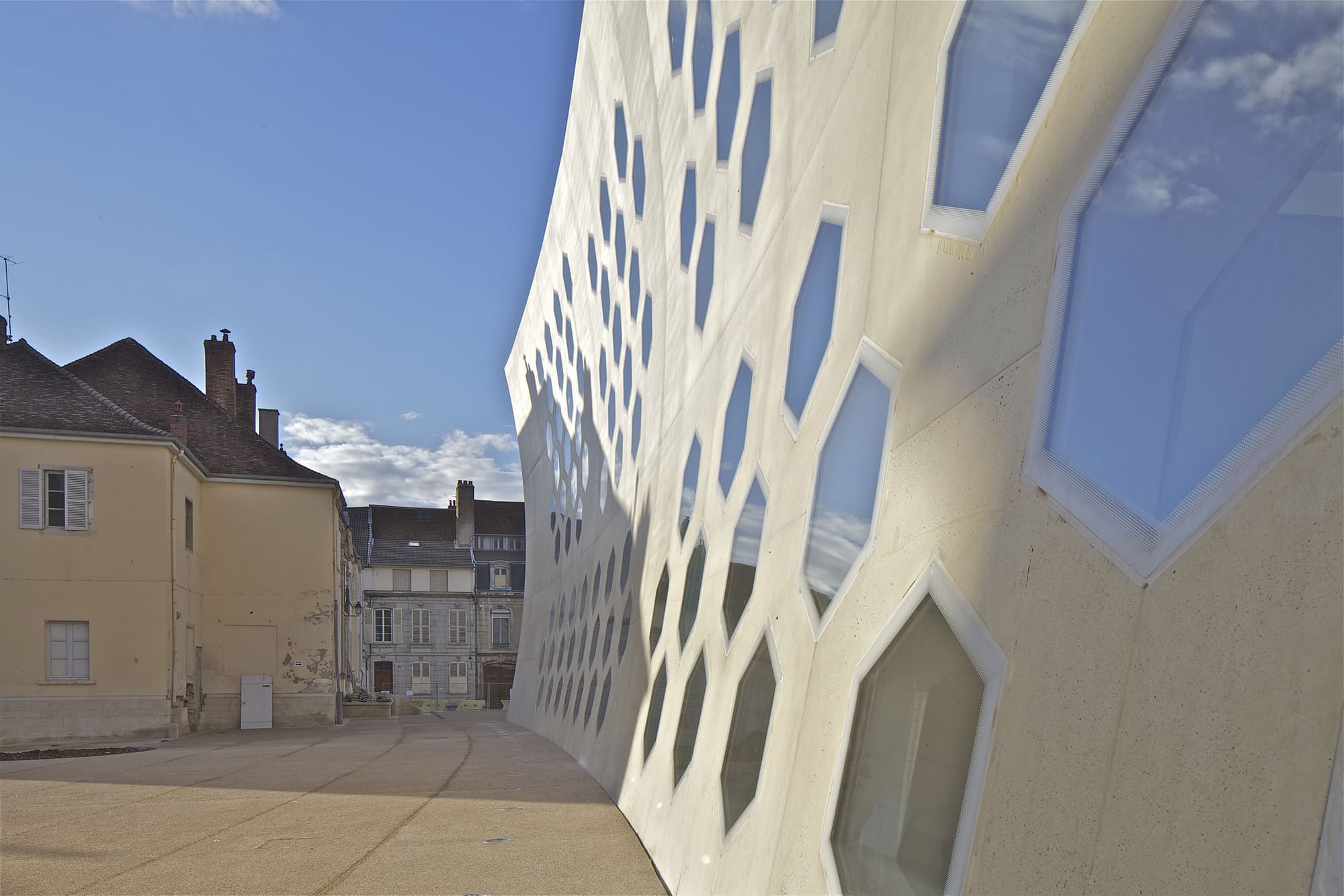 Lons le Saunier Mediatheque