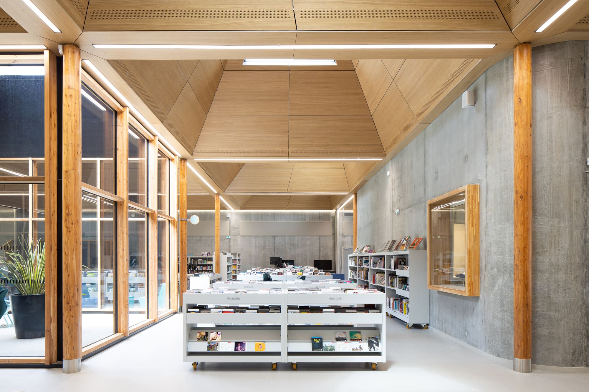 Pierre Veilletet Library in Bordeaux